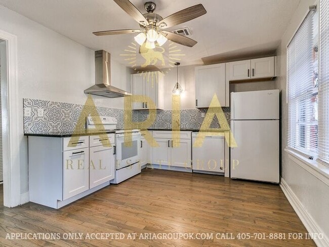 Primary Photo - COMING SOON! 2 Bed/2 Bath Duplex Super Clo...