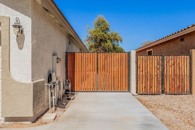 Building Photo - 3494 E Hampton Ln