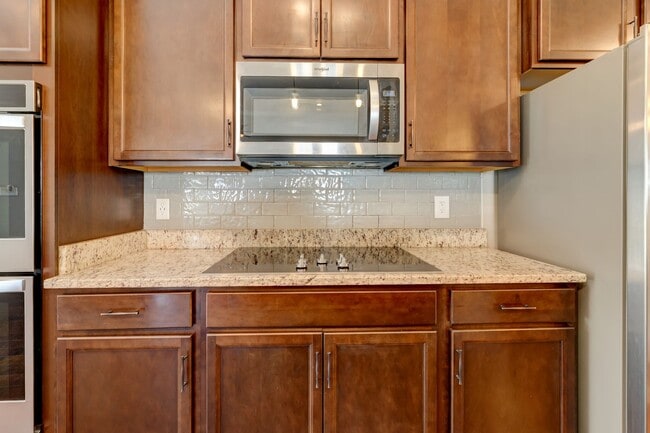 Building Photo - 1008 Meadowview Ln