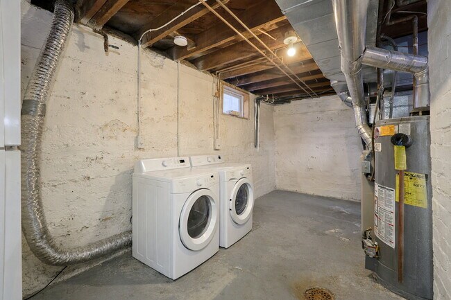 Building Photo - 4BR SW Minneapolis Rental w/EnSuite + Walk to Lake Harriet + April 1 Move-In + Pet Friendly