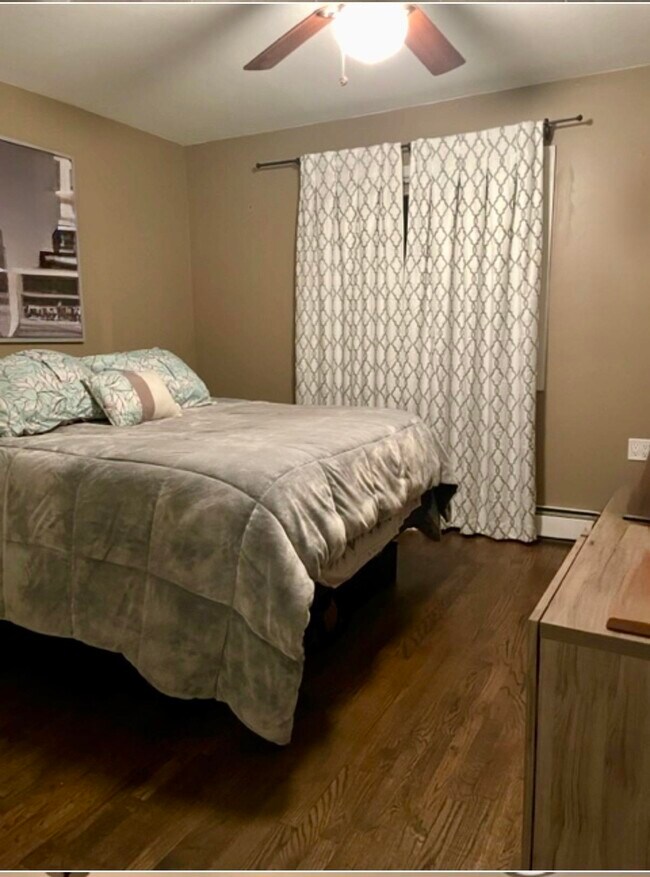 Building Photo - 533 Madison St