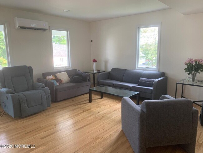 Building Photo - 988 Elizabeth Terrace