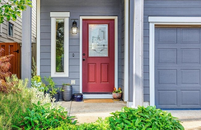 Building Photo - 2833 25th Ave