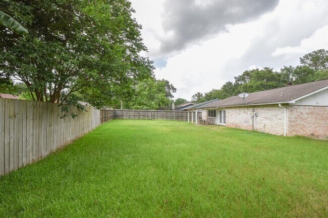 Building Photo - 4631 Lochshin Dr