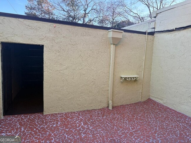 Building Photo - 228 Fairview Ave