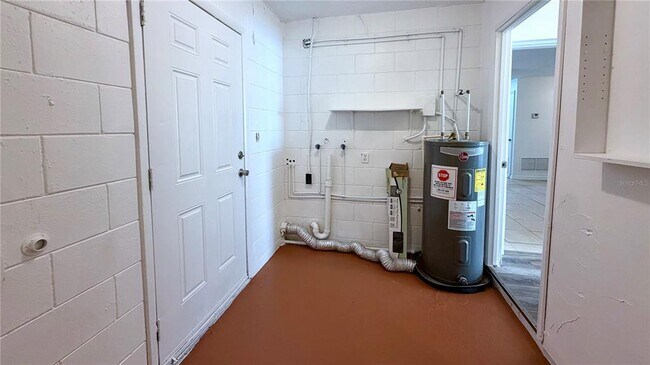 Building Photo - 1905 Park Manor Dr