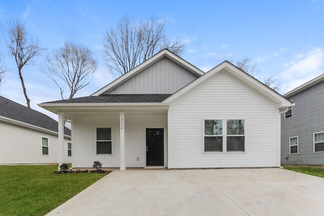 Building Photo - 3028 Celia Ave
