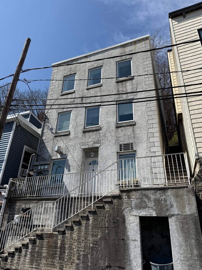 Building Photo - 9007 Riverside Pl