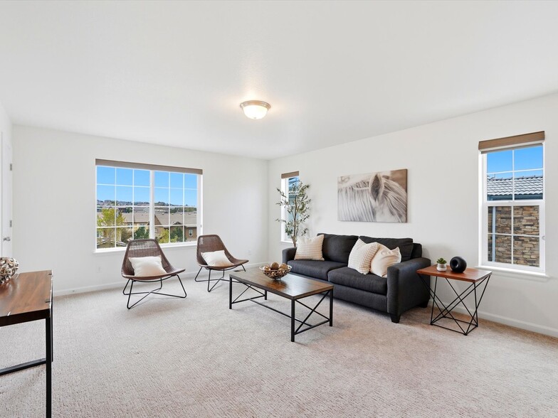 Building Photo - 690 Tiger Lily Way