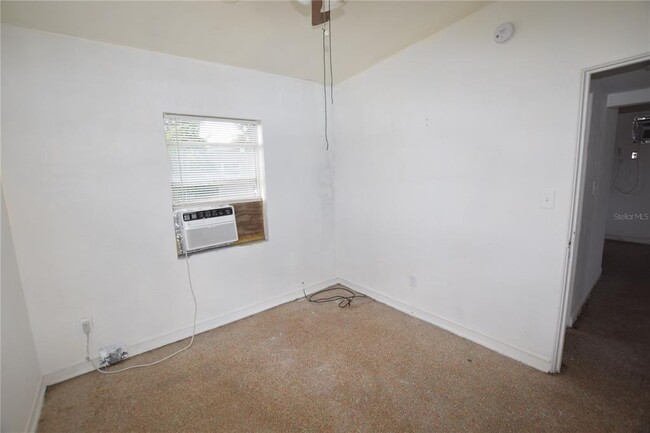 Building Photo - 102 W Lancaster Rd