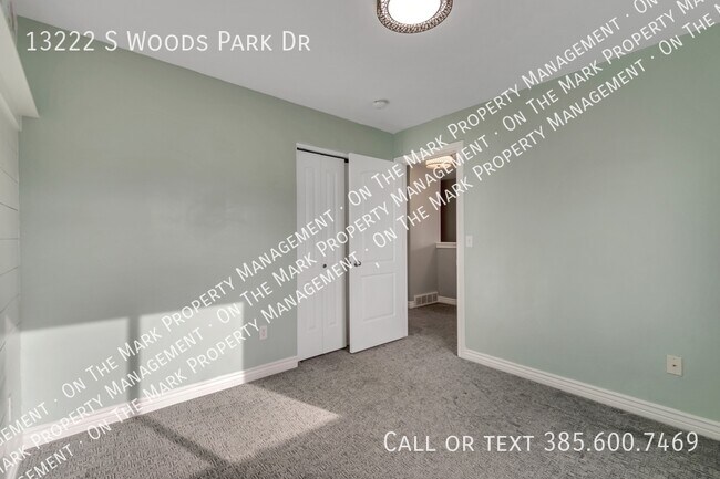 Building Photo - 13222 S Woods Park Dr