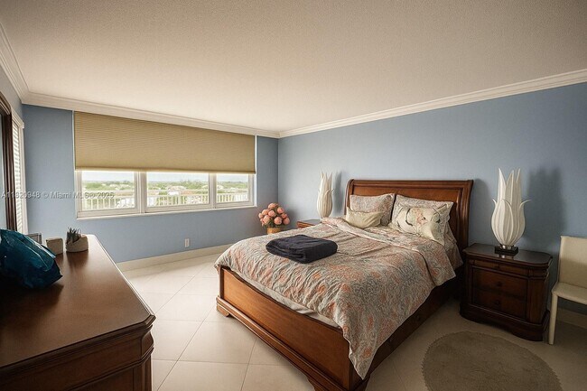 Building Photo - 511 Bayshore Dr