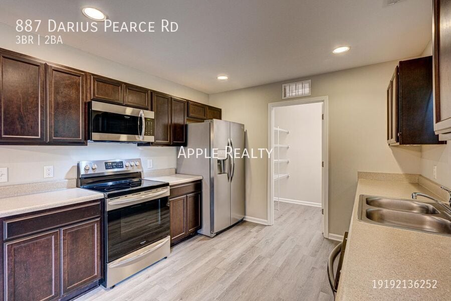 Building Photo - 887 Darius Pearce Rd