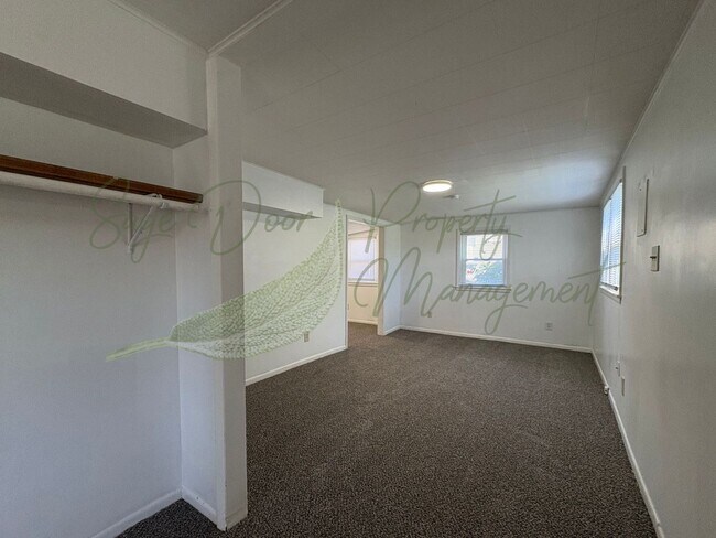 Building Photo - CHARMING STUDIO HOME!!!!