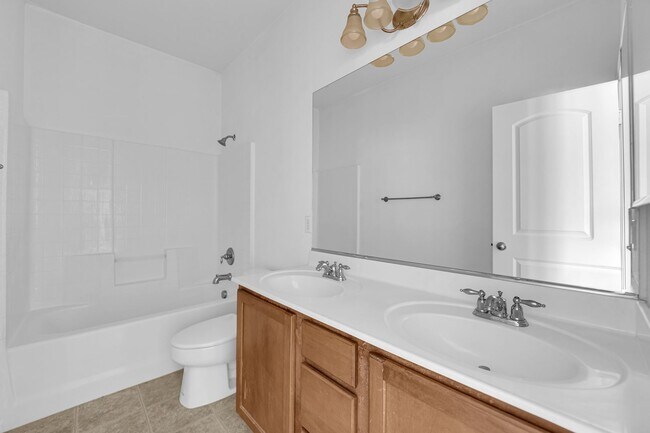 Building Photo - Beautiful 3/2 home! Corner lot in gated community!!