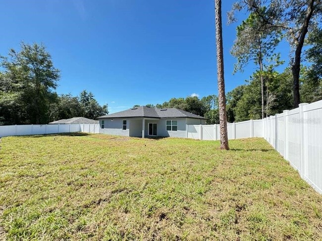 Building Photo - 8419 N Saxon Way