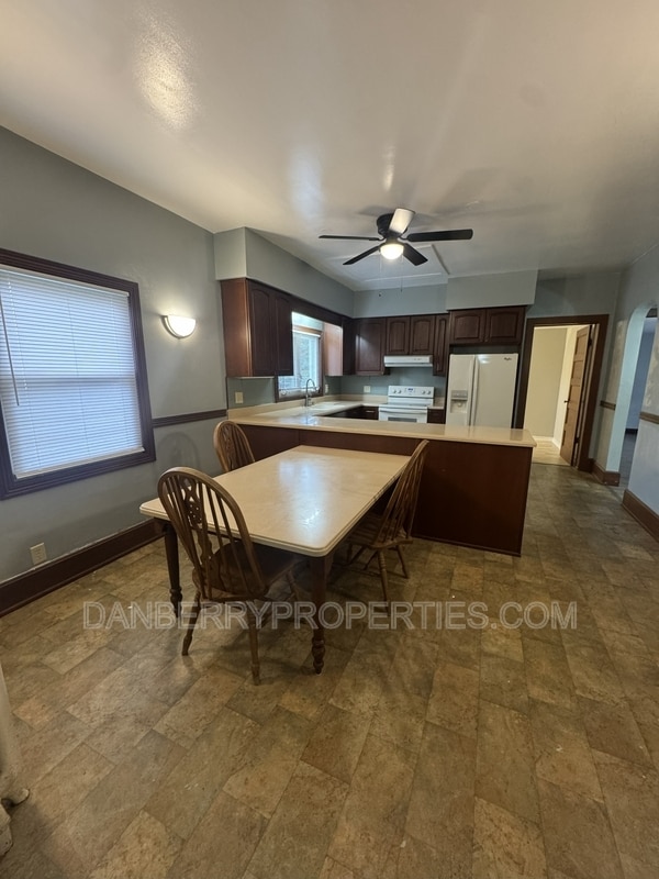 Building Photo - 717 N Union St