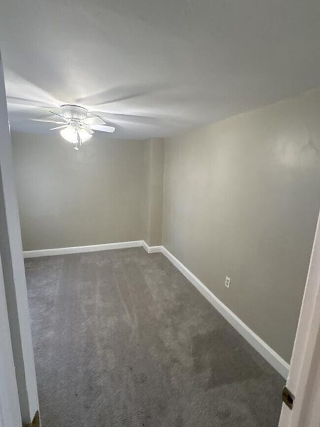 Building Photo - 457 N Pitt St