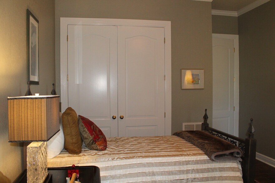 Closet in second bedroom - 38400 Interstate 10 W