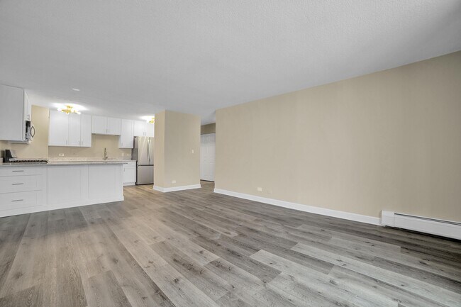 Building Photo - 2222 S Stewart Ave