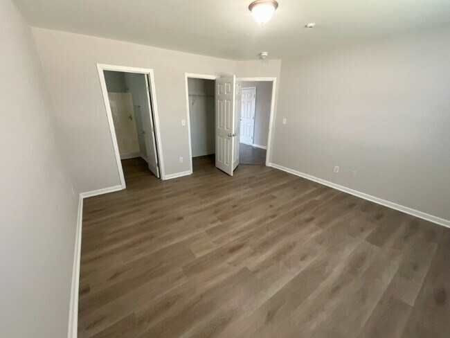Building Photo - "Newly renovated 3-Bed, 2-Bath Home in Win...