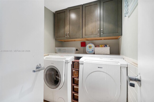 Building Photo - 600 NE 36th St