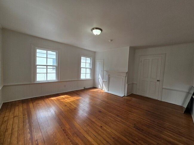 Building Photo - 403 W Hampton Ave