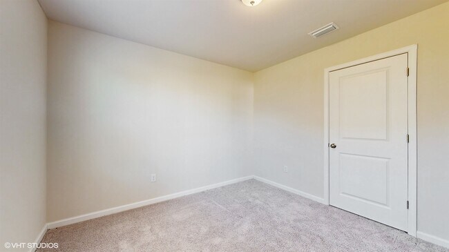 Building Photo - 400 Whispering Creek Ave