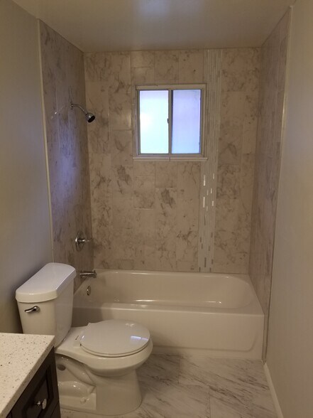 Building Photo - 209 S Hooker St