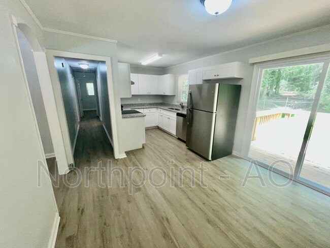 Building Photo - 6040 Brookdale Ln SW