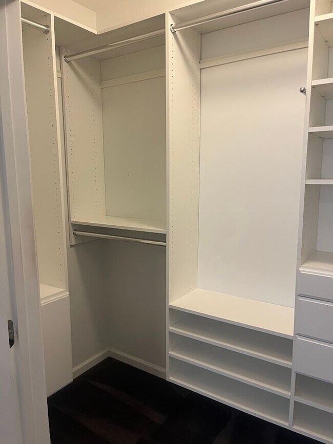 Building Photo - Available now. Beautiful, FULLY-FURNISHED 1 BR/1 BA Condo in Mt Pleasant!