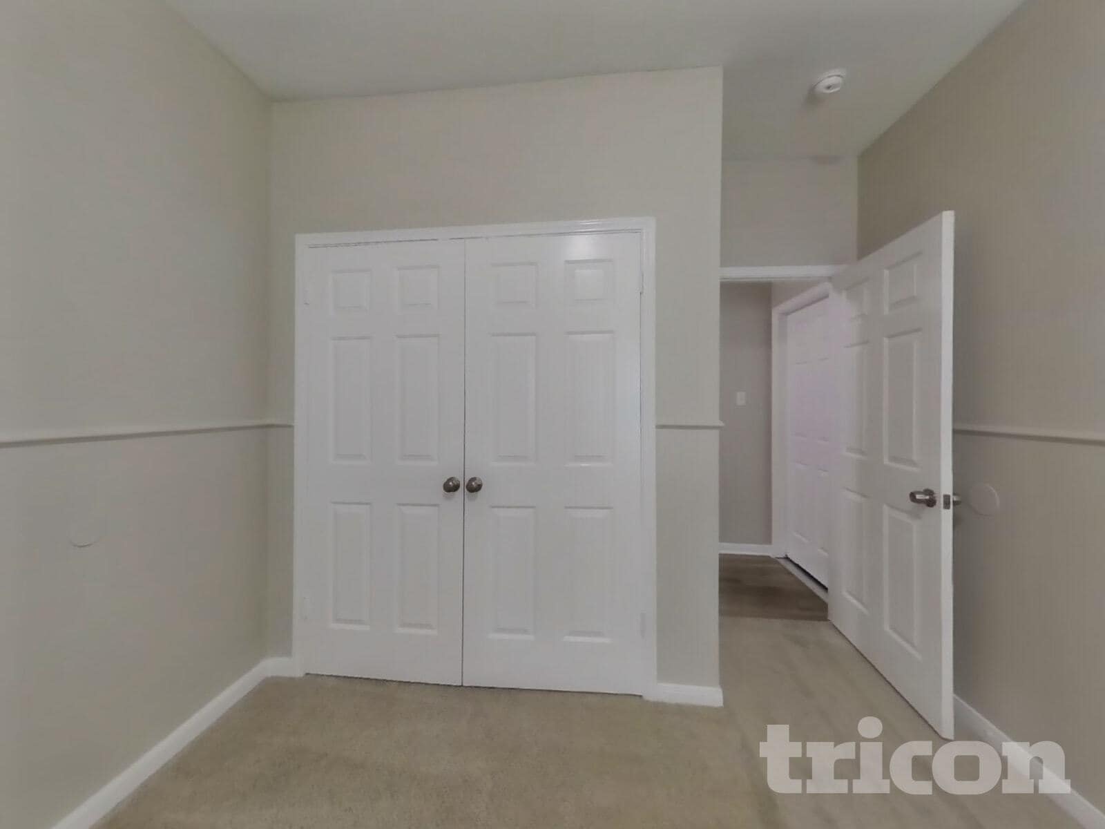 Building Photo - 352 Meadow Park