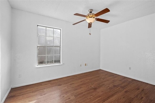 Building Photo - 2101 Blueberry Ln