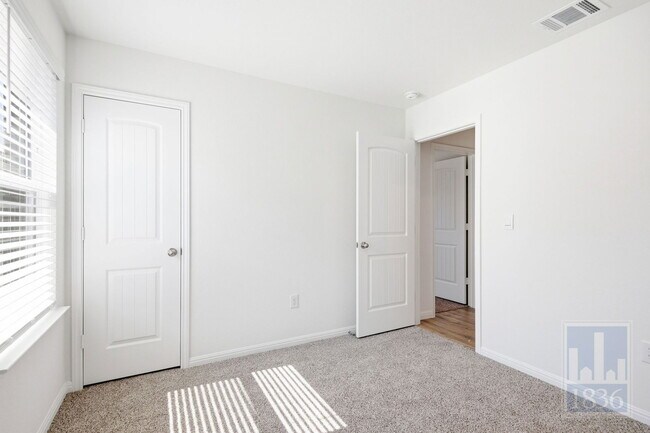 Building Photo - 1832 Buntline Hitch Dr