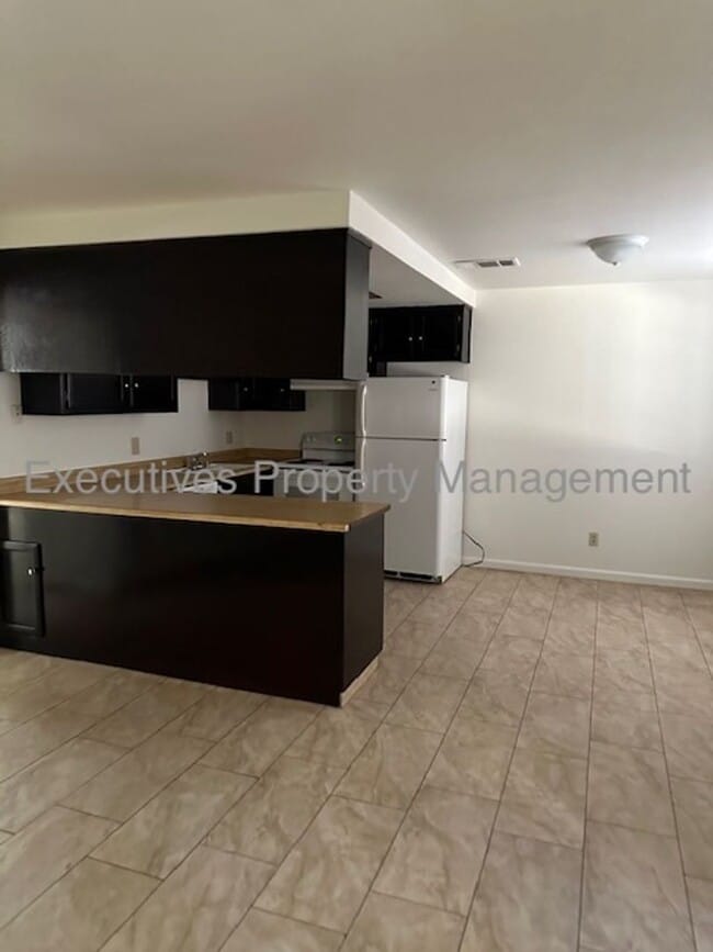Building Photo - 3367 San Mateo Ct