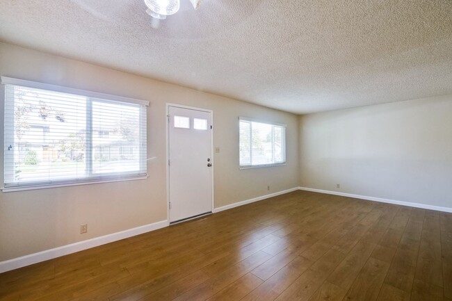 Building Photo - 2 Bedroom Condo Style Unit in South San Jo...