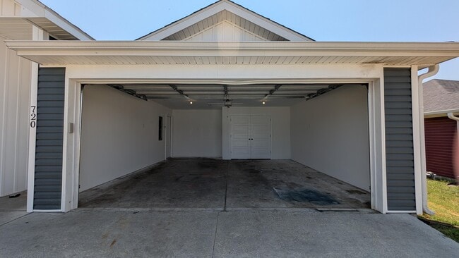 Building Photo - 720 Short Leaf Ln