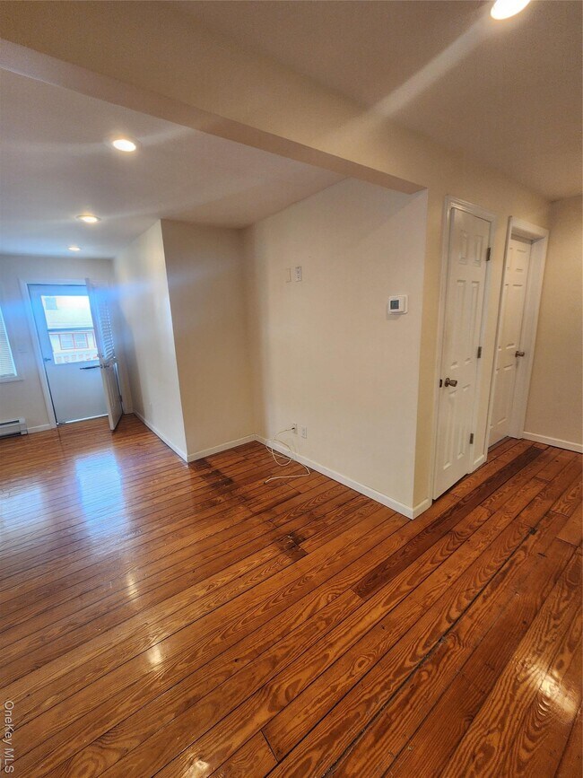 Building Photo - 632 Piermont Ave