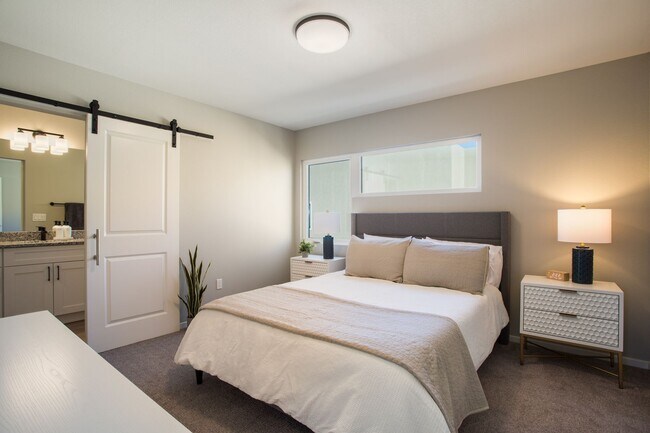 Building Photo - GREAT NEWER TOWNHOME DOWNTOWN!!!!!!