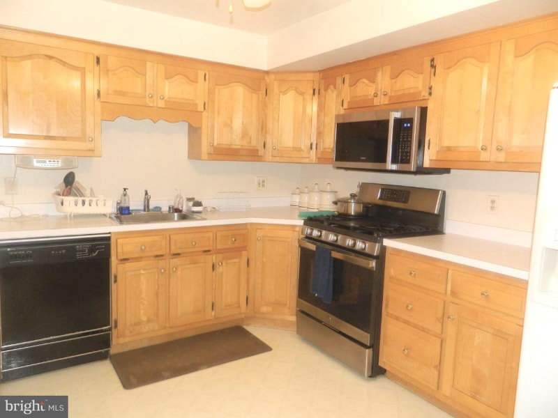 Building Photo - 17 Theo Ln