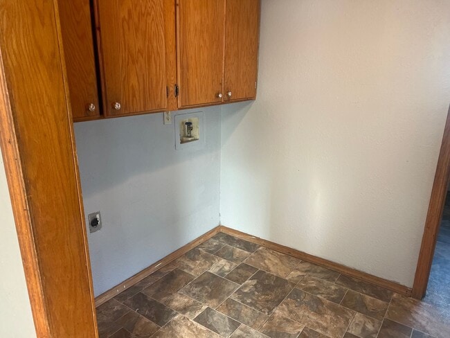 Building Photo - comfortable and convenient : 3-bedroom, 1-...