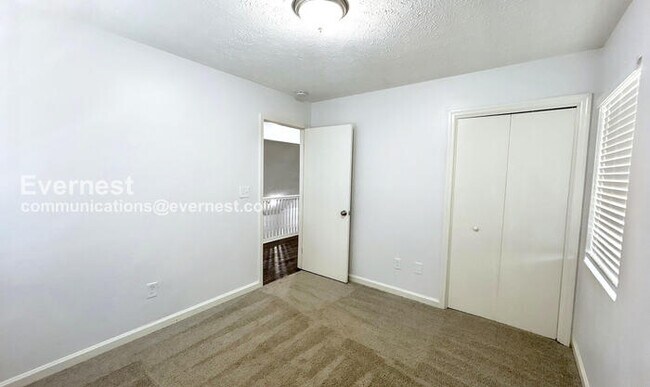 Building Photo - Limited Time Special Offer /3-Bedroom Home with Garage / Pet-Friendly / Available Now!