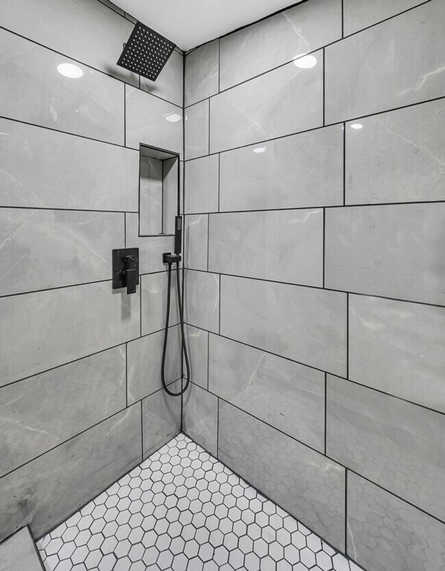 Building Photo - Spacious 4BD 2BA Home in Waco