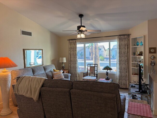 Building Photo - Welcome to this charming 2-bedroom, 2-bathroom home located in the desirable Leisure World a 45+ ...