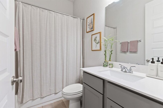 Building Photo - 1909 Sir Nathaniel Ln