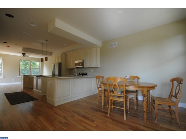 Building Photo - Beautiful 4 Bed, 3.5 Bath Home Available Summer 2019