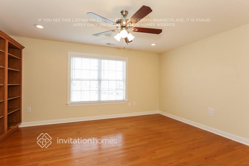 Building Photo - 3915 Lake Park Rd