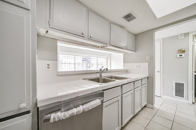 Building Photo - 7059 Chasewood Dr