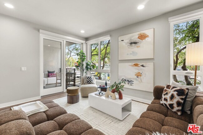 Building Photo - 7428 Santa Monica Blvd