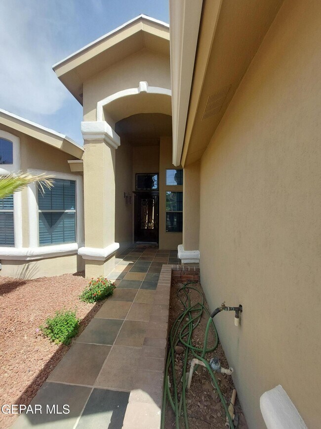 Building Photo - 14021 Highweed Dr